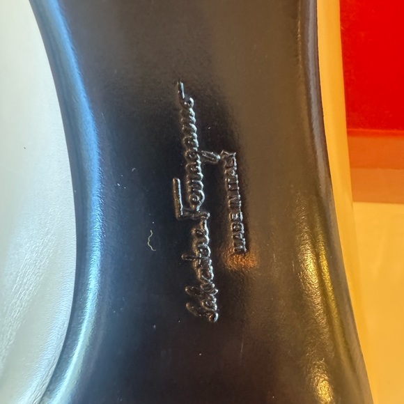 Salvatore Ferragamo Black and Cream Heels 9.5C - Picture 9 of 10